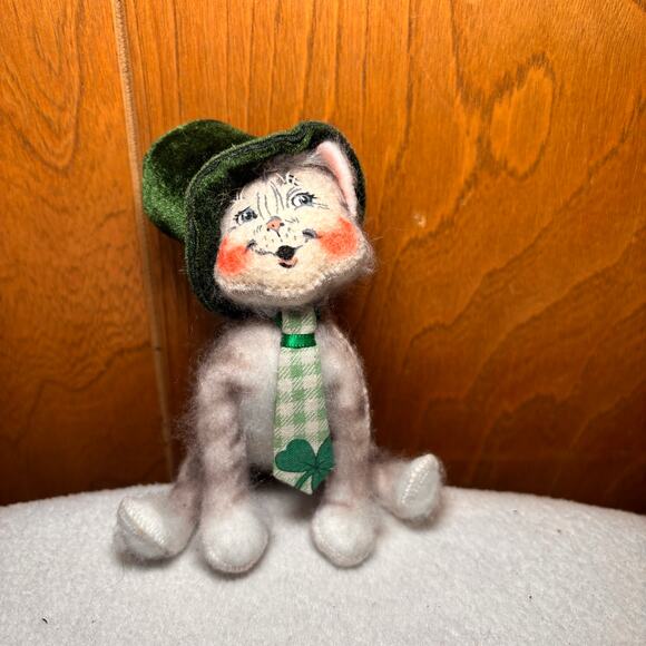 AnnaLee Mobilitee Doll Lucky St. Patrick's Day Irish Cat with Tie Hat 2004 4 In. - Picture 1 of 4